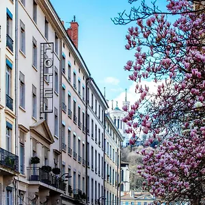 *** Hotel Des Artistes Francia