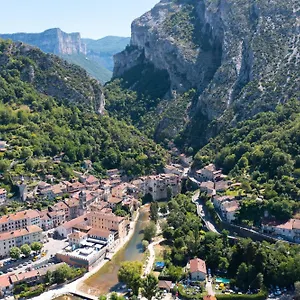 hotel-du-musee-de-leau-pont-en-royans.hotels-rhonealpes.com/